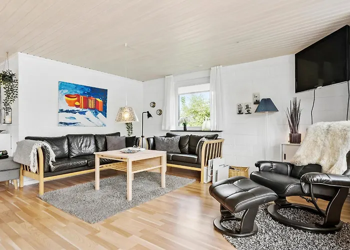3 Bedroom Cozy In Ferienhaus